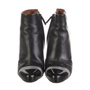 Givenchy
Leather Boots
Women's Size: 7.5 | IT 37.5